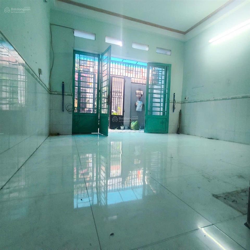 Nhà đẹp hẻm nhựa xe hơi  ngang 4,5m rộng rãi 3 tầng btct  vị trí đẹp  shr 100% thổ cư