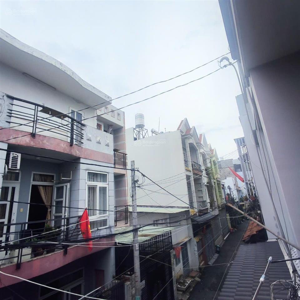 Nhà đẹp hẻm nhựa xe hơi  ngang 4,5m rộng rãi 3 tầng btct  vị trí đẹp  shr 100% thổ cư