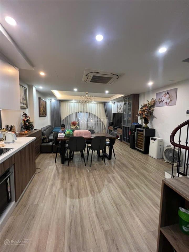 Mặt phố 6 tầng tại trúc bạch  hoè nhai, nhà đẹp, kinh doanh. chỉ nhỉnh 30 tỷ.