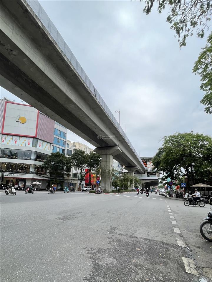 Bán 81m2 tại hoàng cầu  vành đai 1  ngang 6m  2 thoáng  20m ra ô tô  17,5 tỷ