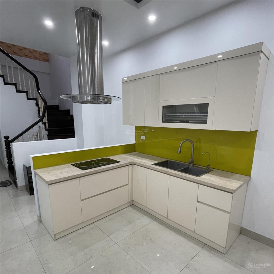 Bán nhà 60m2 tại phố nhật chiêu, đường thông 50m ra hồ tây, ở hoặc làm homestay chỉ 18,9 tỷ