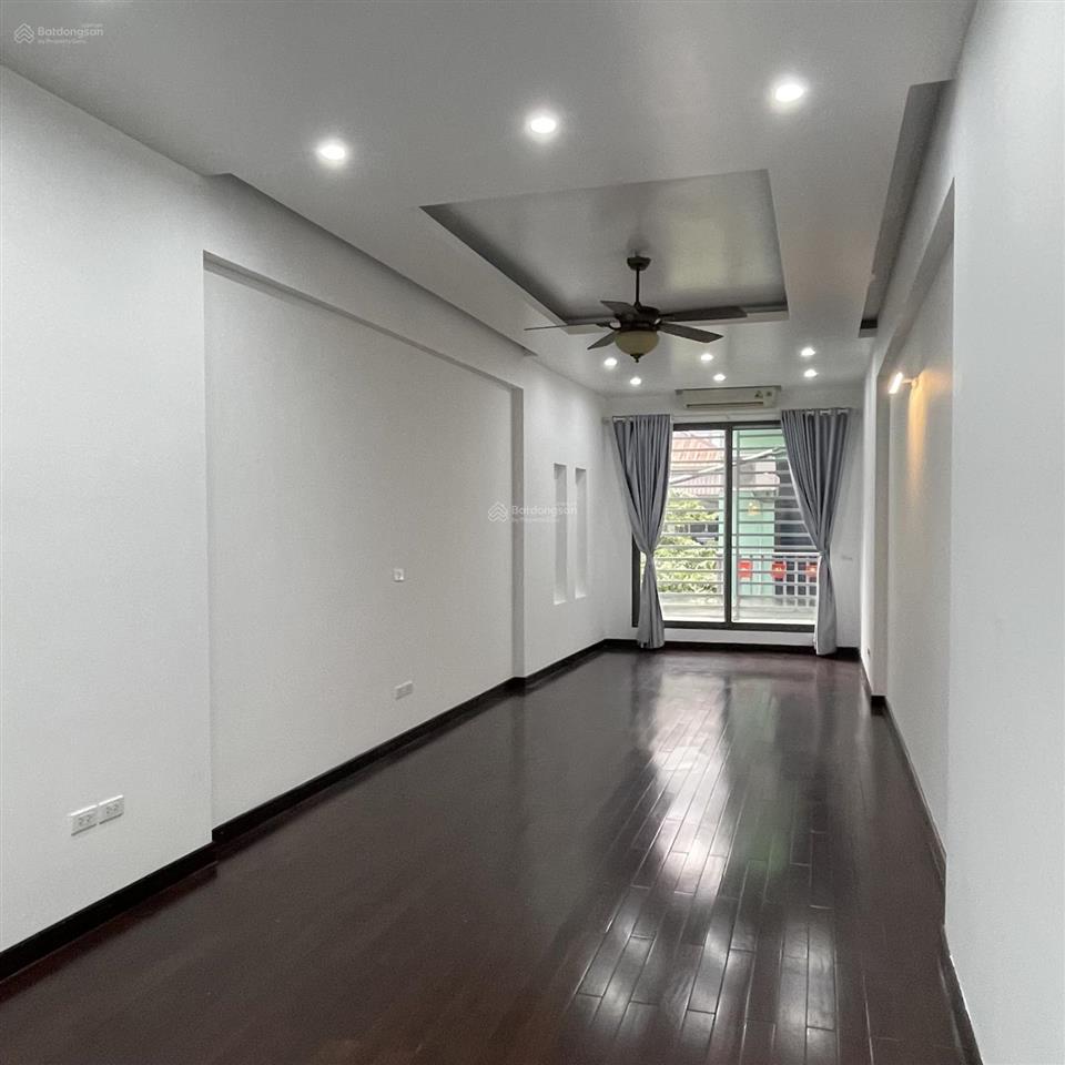 Bán nhà 60m2 tại phố nhật chiêu, đường thông 50m ra hồ tây, ở hoặc làm homestay chỉ 18,9 tỷ