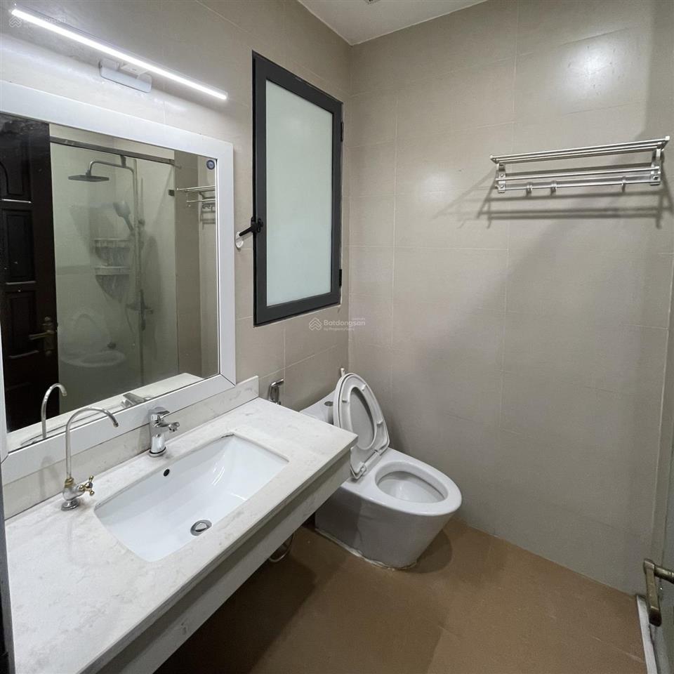 Bán nhà 60m2 tại phố nhật chiêu, đường thông 50m ra hồ tây, ở hoặc làm homestay chỉ 18,9 tỷ