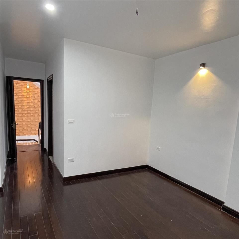 Bán nhà 60m2 tại phố nhật chiêu, đường thông 50m ra hồ tây, ở hoặc làm homestay chỉ 18,9 tỷ