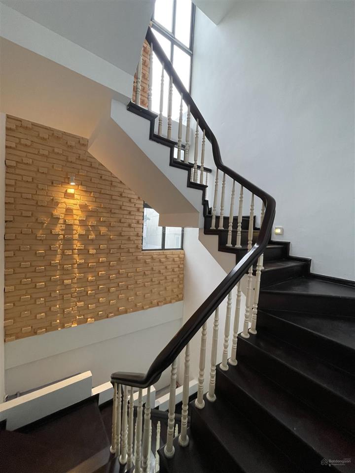 Bán nhà 60m2 tại phố nhật chiêu, đường thông 50m ra hồ tây, ở hoặc làm homestay chỉ 18,9 tỷ