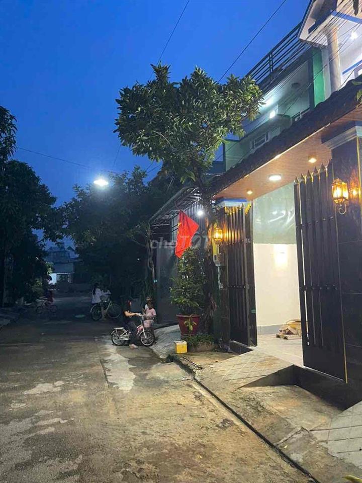 Nhà Phố Hóc Môn 6x16m 1 trệt 1 lầu 4pn ,2wc,đường nhựa xe hơi