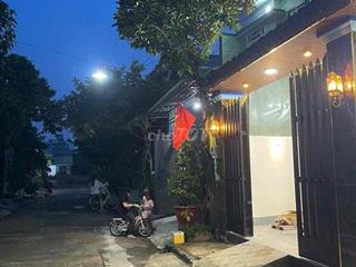 Nhà Phố Hóc Môn 6x16m 1 trệt 1 lầu 4pn ,2wc,đường nhựa xe hơi