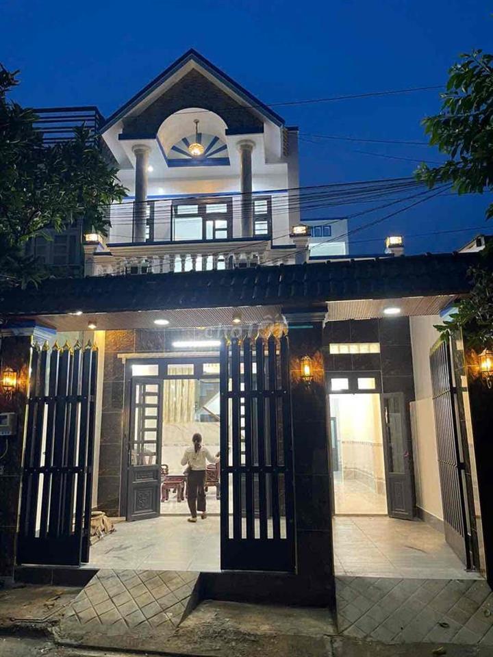 Nhà Phố Hóc Môn 6x16m 1 trệt 1 lầu 4pn ,2wc,đường nhựa xe hơi