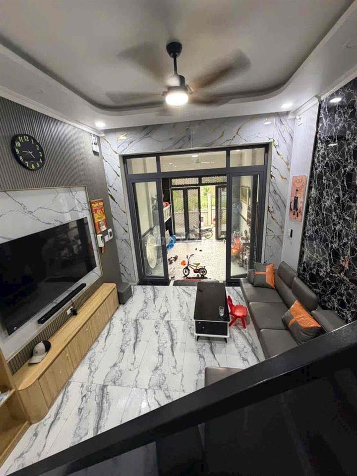 Nhà Phố Hóc Môn 4x19m 1 trệt 1 lầu 1pk,3pn,3wc,sân xe hơi ,sân thượng
