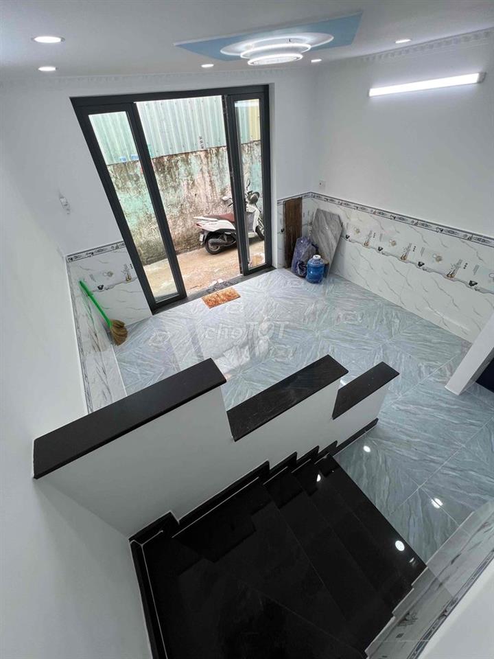 Nhà phố Mới 1 trệt 1 lầu  30m ra đường thới tam thôn 10 -hóc môn