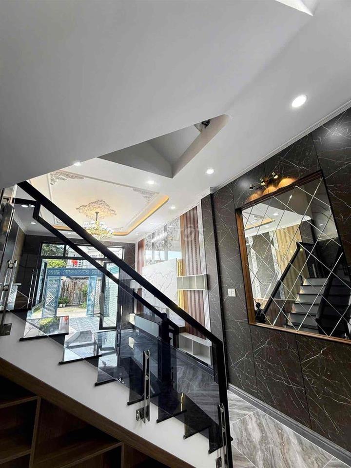 nhà phố Hóc Môn 4x21m 1 trệt 2 lầu mặt tiền đường Tân Hiệp 39+40