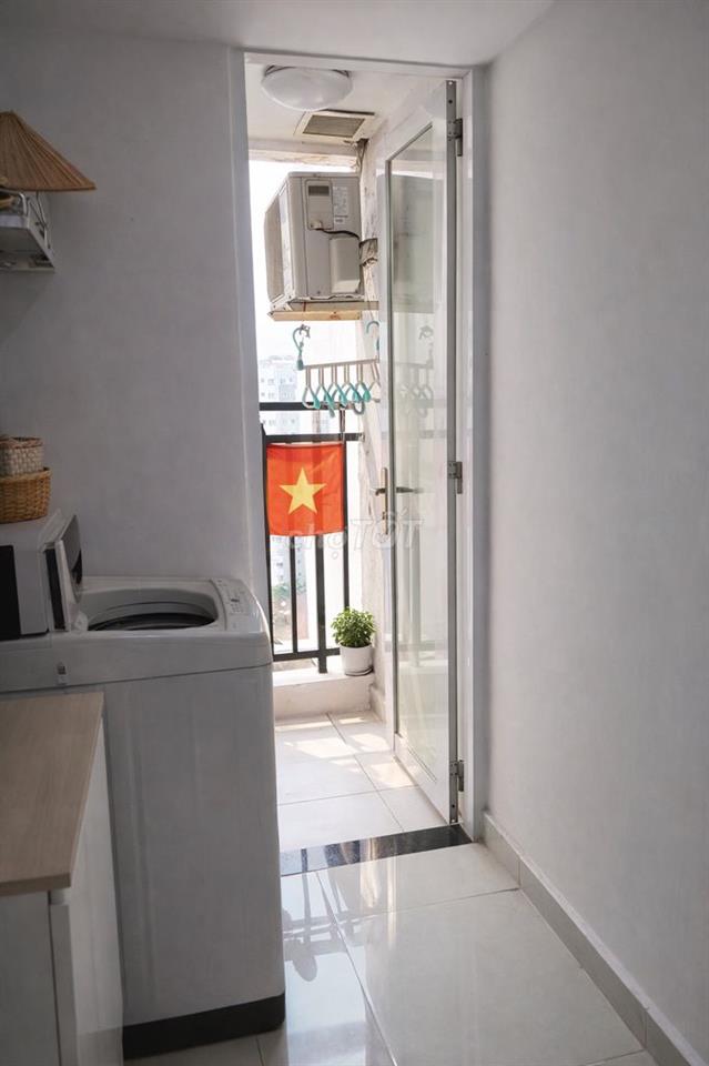 Bán gấp căn hộ 8x plus sổ hồng . 63m ít nội thất