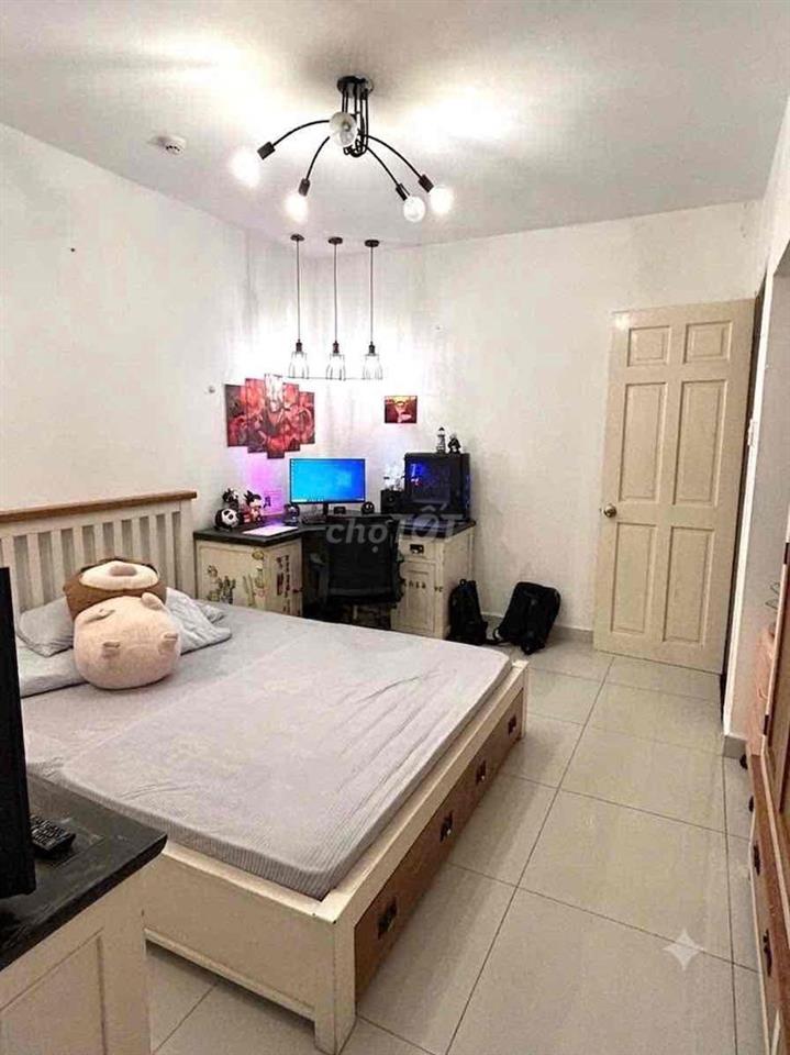 Kẹt tiền bán gấp căn góc 8x plus giá siêu rẻ 3 tỷ 590 tr sổ riêng