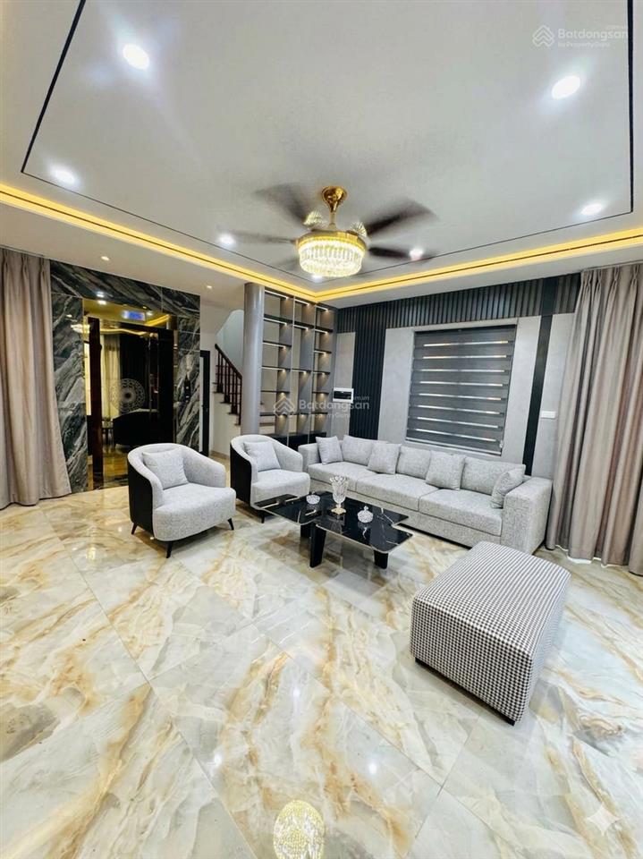 Hiếm! chính chủ
chùa bộc 56m mt 5.5m ô tô thang máy chỉ 16.7 tỷ có 102  sổ đỏ cc15m ra phố.