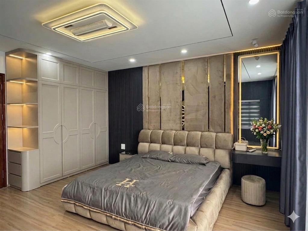 Hiếm! chính chủ
chùa bộc 56m mt 5.5m ô tô thang máy chỉ 16.7 tỷ có 102  sổ đỏ cc15m ra phố.