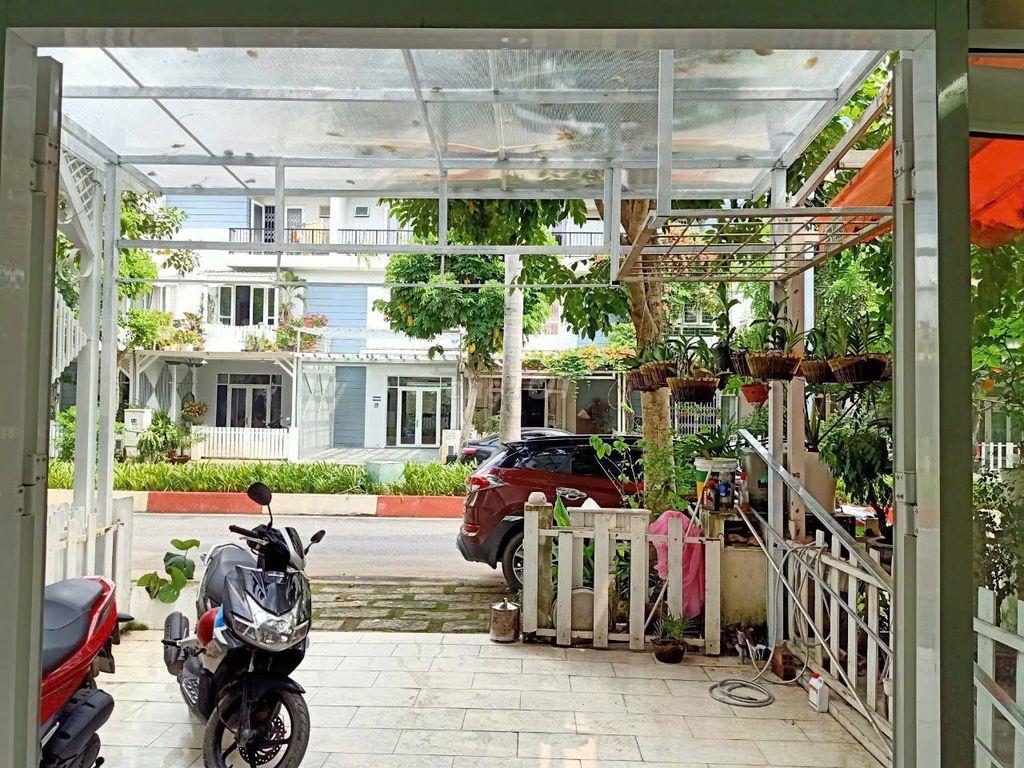 Bán nhà đẹp 2 lầu + lừng, Mega Ruby Resident