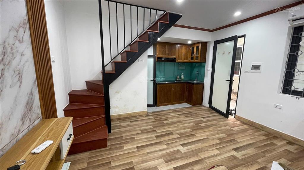 Bán gấp nhà riêng tại ngõ 467 lĩnh nam, 2,5 tỷ, 22m2, 2pn, 3wc