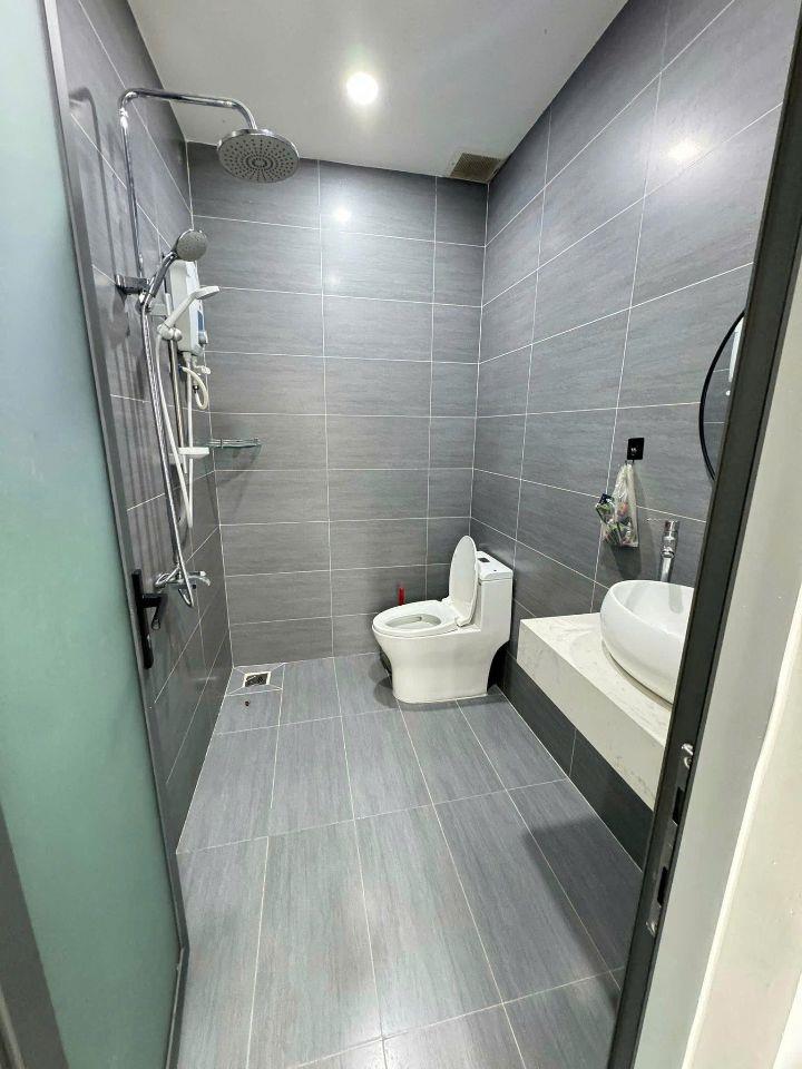bán nhà-xuất cảnh-DT220m2-3tầng-4PN-ôtô vào nhà-Vĩnh Hải- nha trang-chỉ 5ty5(biển 1,5km)