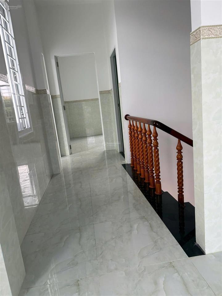 Bán nhà xuất cảnh dt 220m2 3tầng  4pn  ôtô vào nhà  vĩnh hải  nha trang  chỉ 5tỷ5(biển 1,5km)