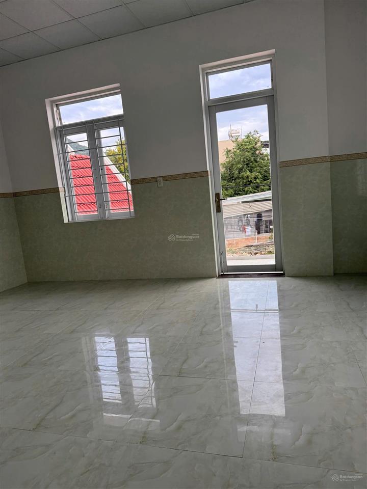 Bán nhà xuất cảnh dt 220m2 3tầng  4pn  ôtô vào nhà  vĩnh hải  nha trang  chỉ 5tỷ5(biển 1,5km)