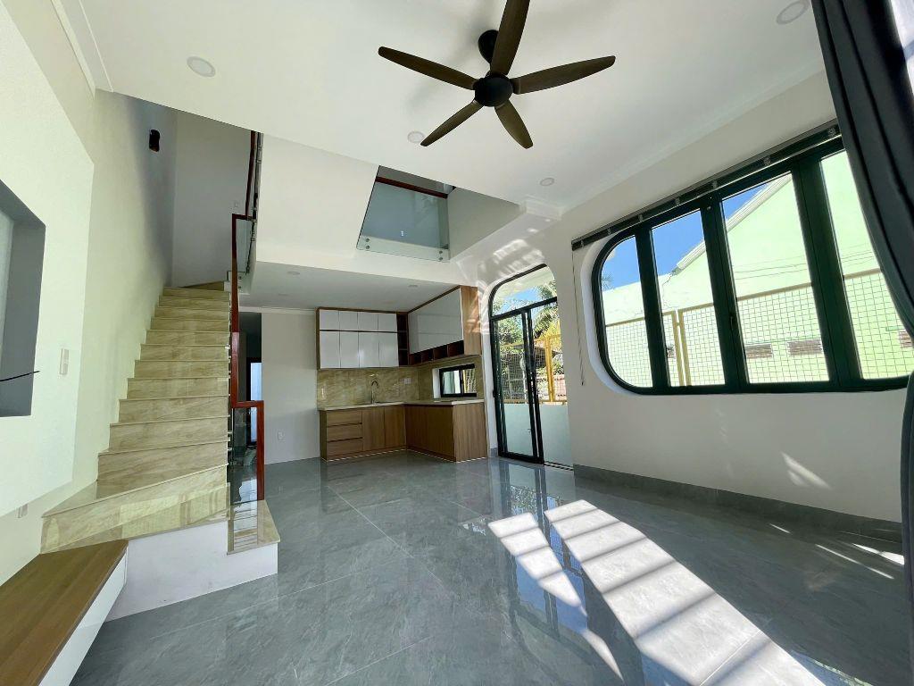 Bán nhà MTKD-DT114m2-2tầng-3PN- Sân ôtô-chợ vĩnh Phương - Nha Trang-chỉ  3ty2 