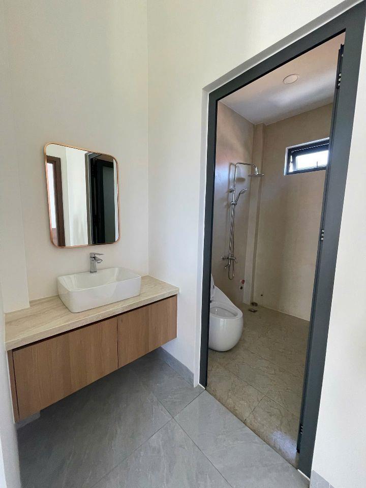 Bán nhà MTKD-DT114m2-2tầng-3PN- Sân ôtô-chợ vĩnh Phương - Nha Trang-chỉ  3ty2 