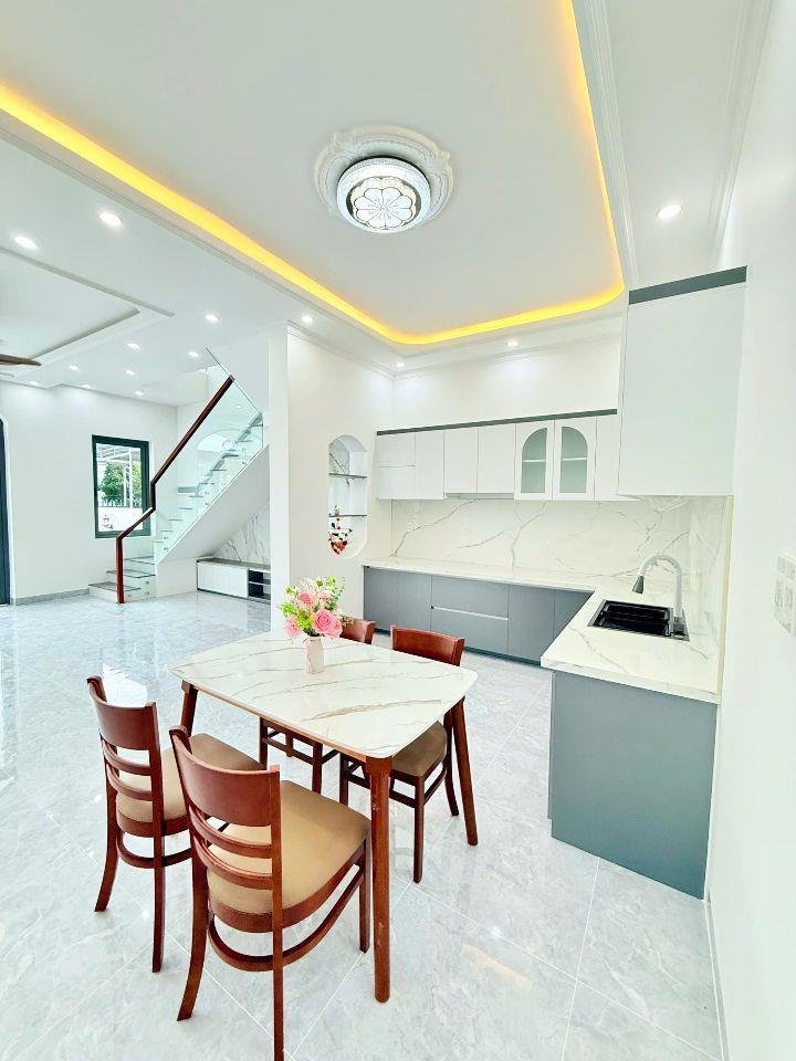 Bán nhà mới đẹp-DT110m2-2tầng-3PN- Sân ôtô-vĩnh Phươn-Bắc Nha Trang-chỉnh 3ty  