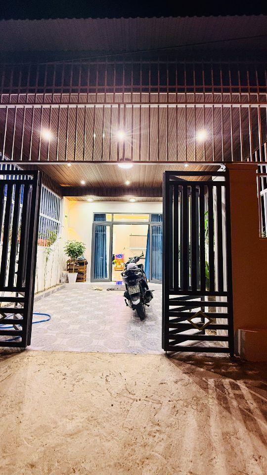 Bán nhà mặt tiền KD - dt 100m2(5x20m)-2PN mới đẹp - oto vào nhà- Bắc Nha Trang- chỉ 1ty590tr