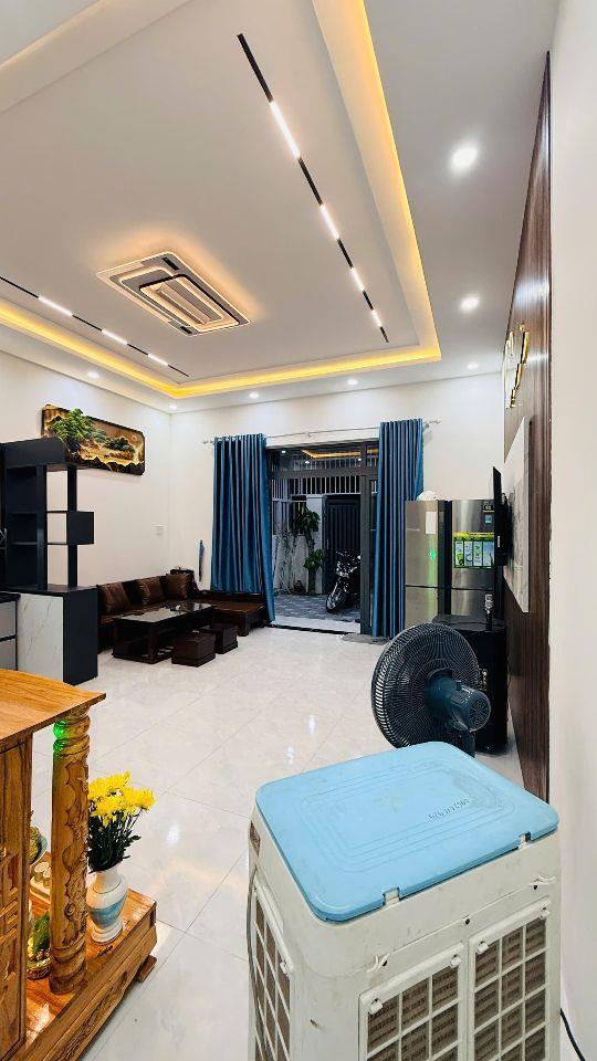 Bán nhà mặt tiền KD - dt 100m2(5x20m)-2PN mới đẹp - oto vào nhà- Bắc Nha Trang- chỉ 1ty590tr