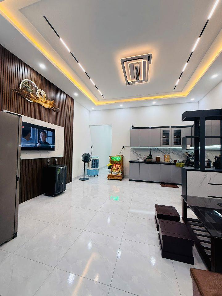 Bán nhà mặt tiền KD - dt 100m2(5x20m)-2PN mới đẹp - oto vào nhà- Bắc Nha Trang- chỉ 1ty590tr