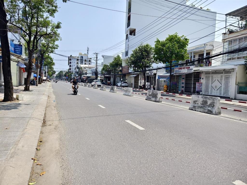 Bán nhà góc 2 mặt tiền lê hồng phong nha trang. giá 3,7 tỷ có thương lượng 0799 299 ***