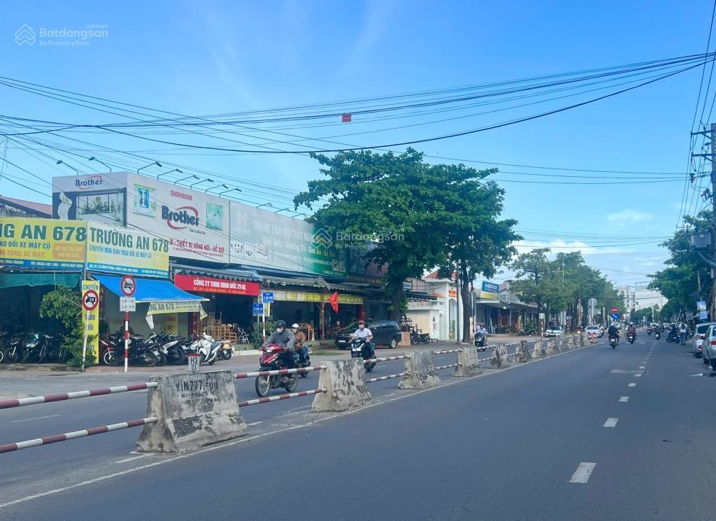 Bán nhà góc 2 mặt tiền lê hồng phong nha trang. giá 3,7 tỷ có thương lượng 0799 299 ***