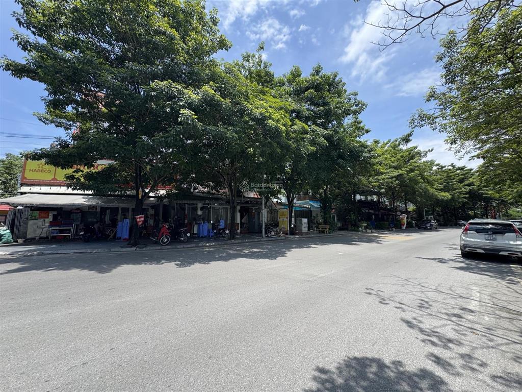 Chính chủ bán căn biệt thự 230m2 tp giao lưu view hồ giá 76.6 tỷ