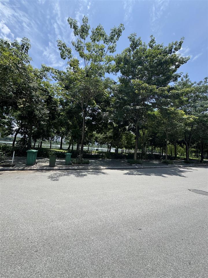 Chính chủ bán căn biệt thự 230m2 tp giao lưu view hồ giá 76.6 tỷ