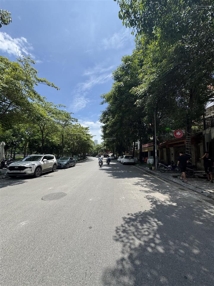 Chính chủ bán căn biệt thự 230m2 tp giao lưu view hồ giá 76.6 tỷ