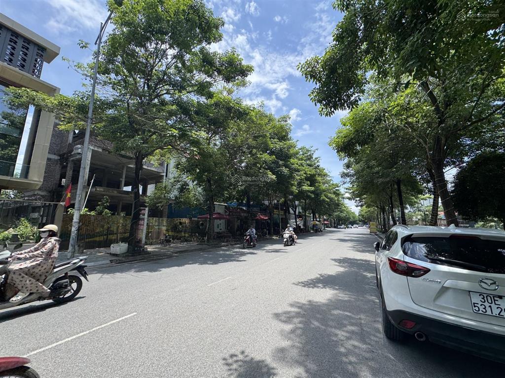 Chính chủ bán căn biệt thự 230m2 tp giao lưu view hồ giá 76.6 tỷ