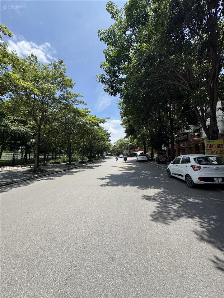 Chính chủ bán căn biệt thự 230m2 tp giao lưu view hồ giá 76.6 tỷ