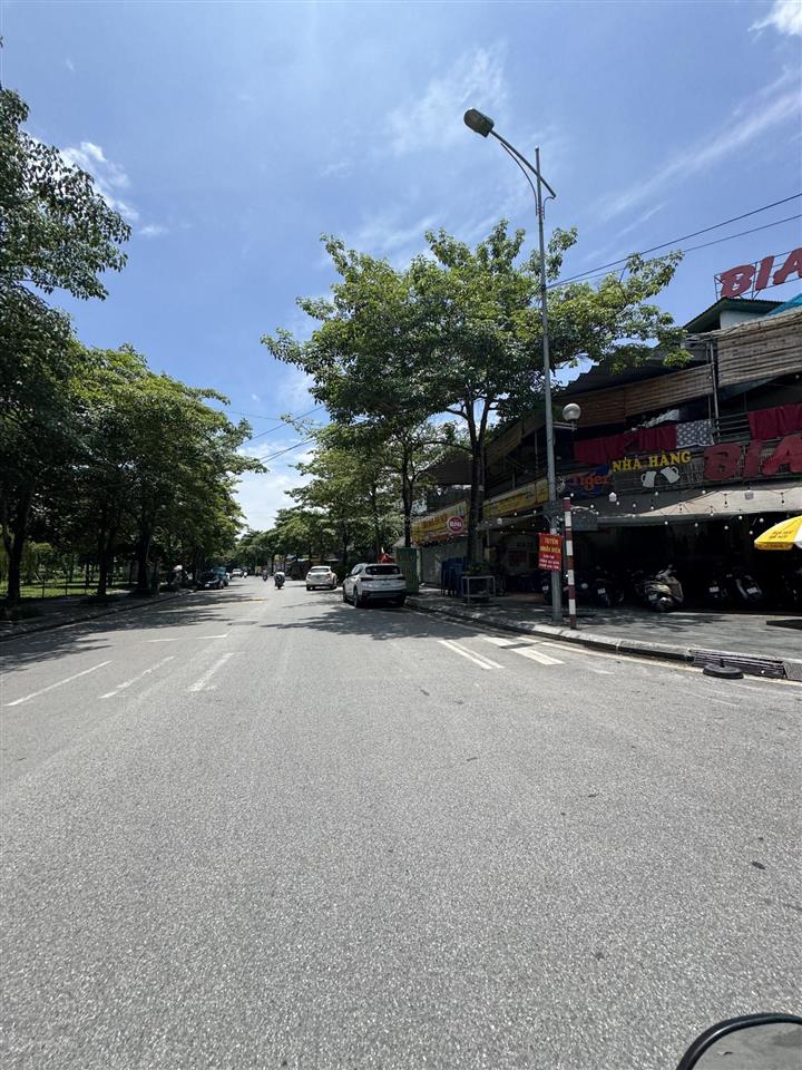 Chính chủ bán căn biệt thự 230m2 tp giao lưu view hồ giá 76.6 tỷ