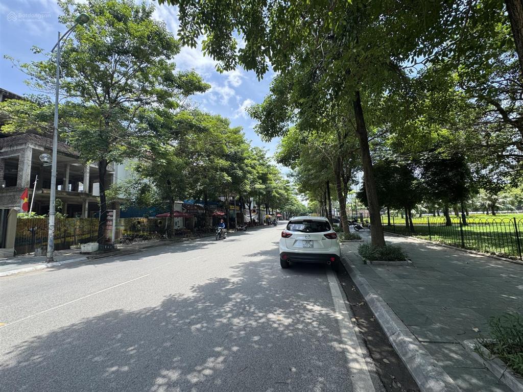 Chính chủ bán căn biệt thự 230m2 tp giao lưu view hồ giá 76.6 tỷ