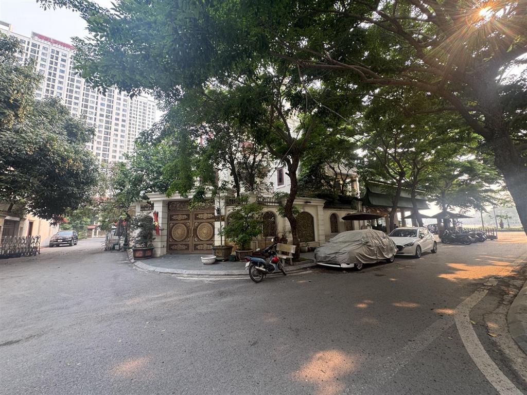 Chính chủ bán biệt thự lô góc hồ điều hoà tp giao lưu