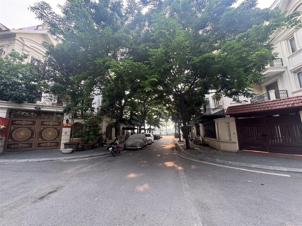 Chính chủ bán biệt thự lô góc hồ điều hoà tp giao lưu