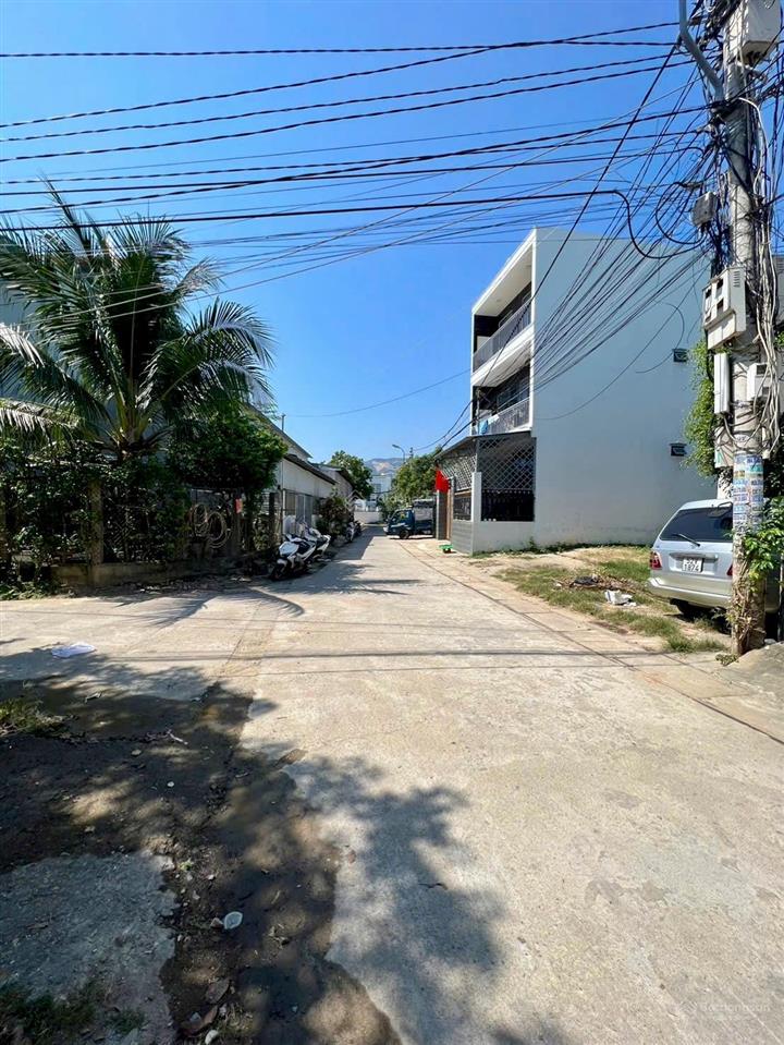 Vĩnh thạnh  lô đẹp lý tưởng đường 6,5m  hướng đông xây nhà cực chill
