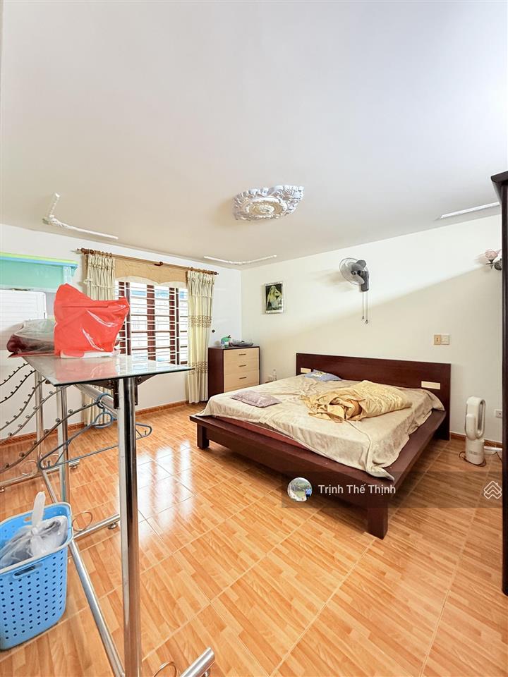 Bán nhà mặt đường hàng kênh điểm đẹp