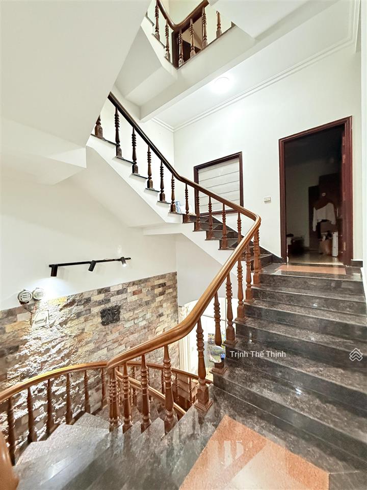 Bán nhà mặt đường hàng kênh điểm đẹp