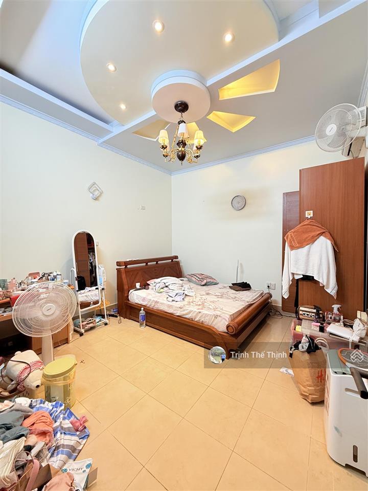 Bán nhà mặt đường hàng kênh điểm đẹp