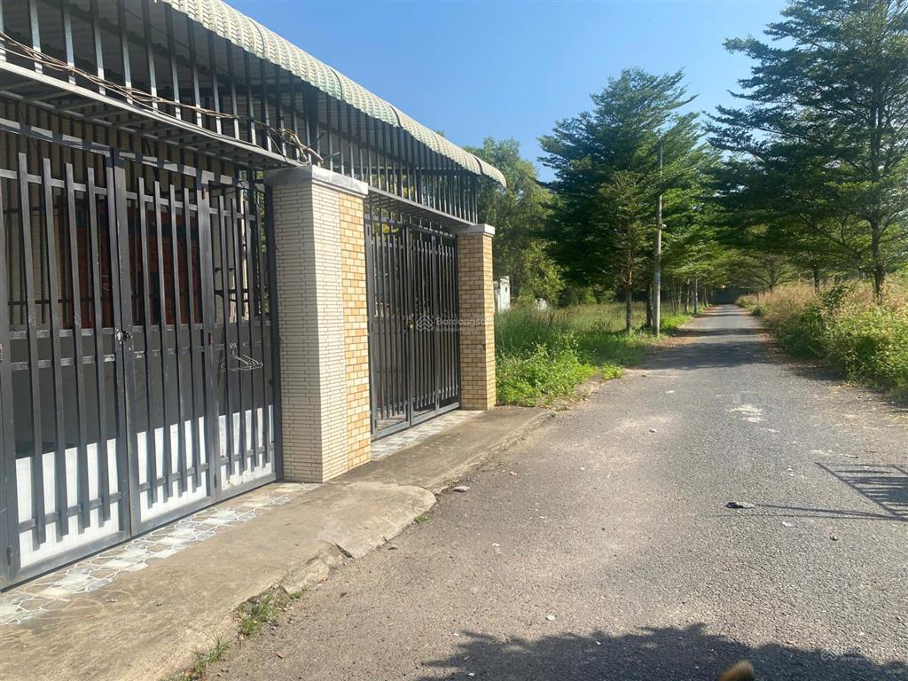 Cho thuê nhà riêng tại cổng kcn long đức, 6 triệu, 80m2, 3pn, 2wc, bao đẹp!