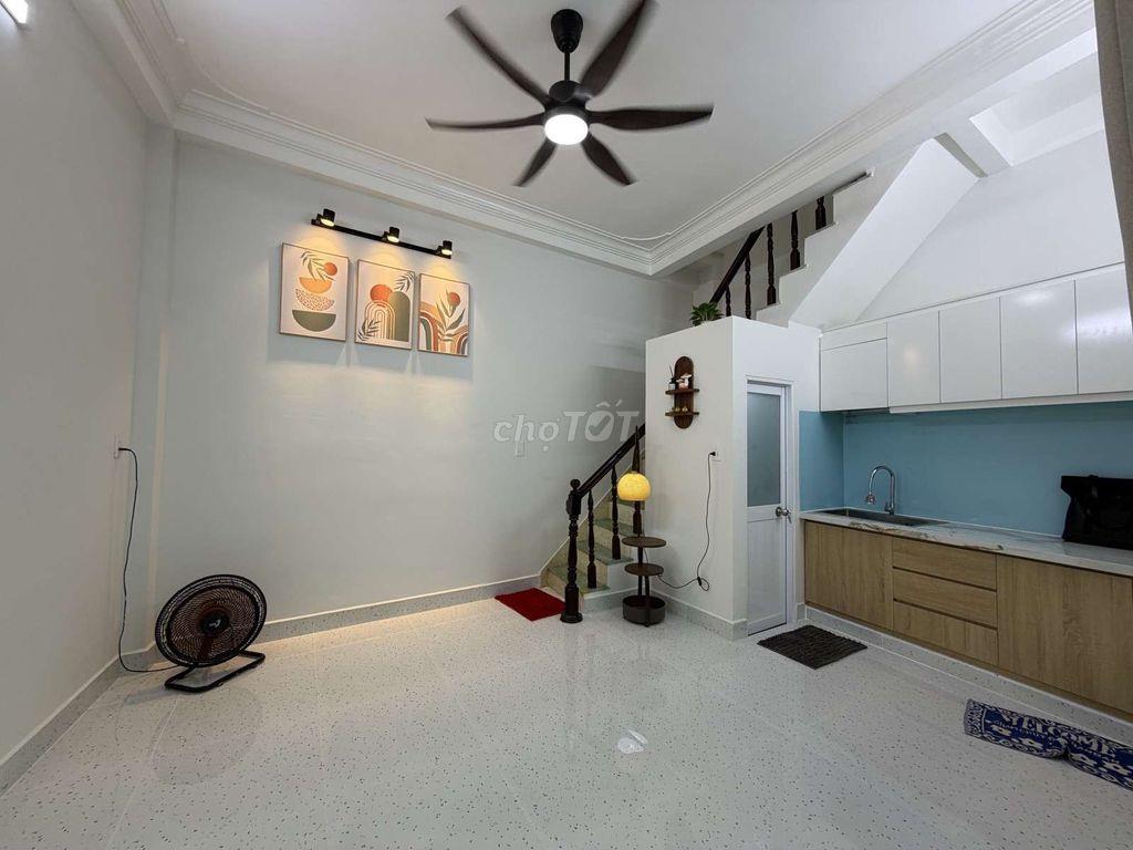 Nhà 3 tầng đúc 2 phòng ngủ 3wc giáp Quận 10