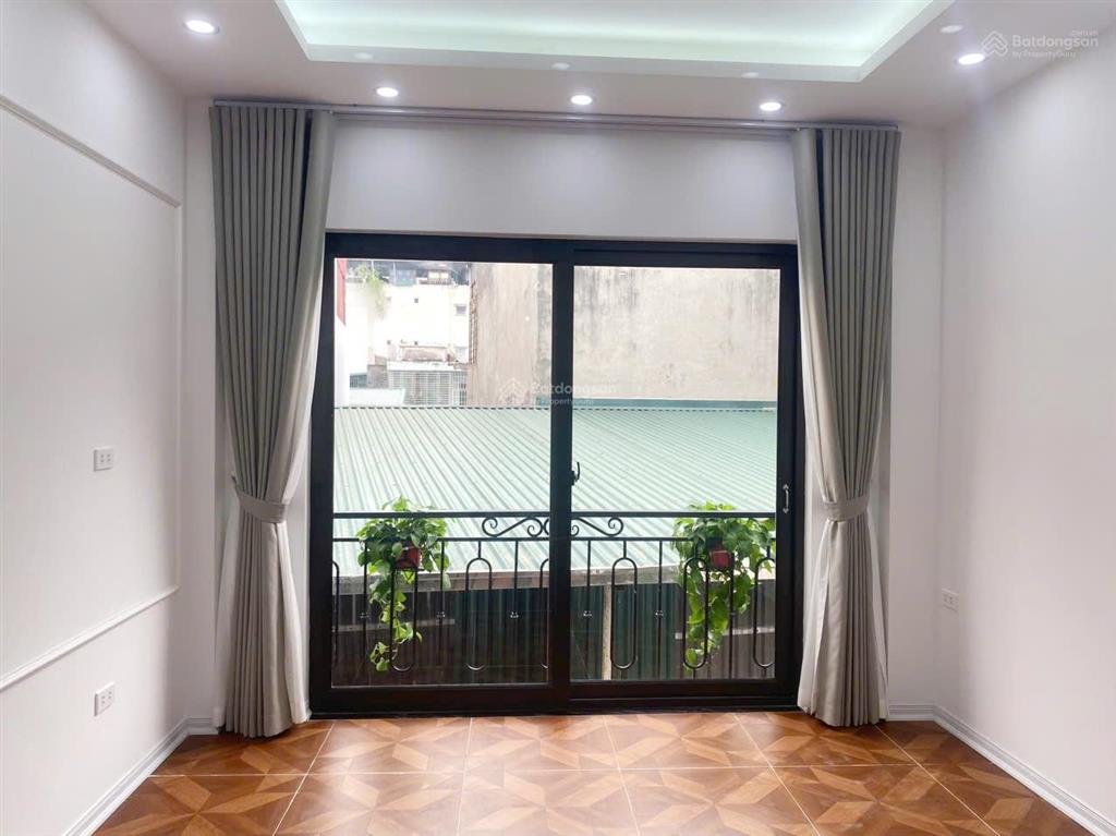 Bán nhà đê la thành  xã đàn  32m2  6 tầng  thang máy