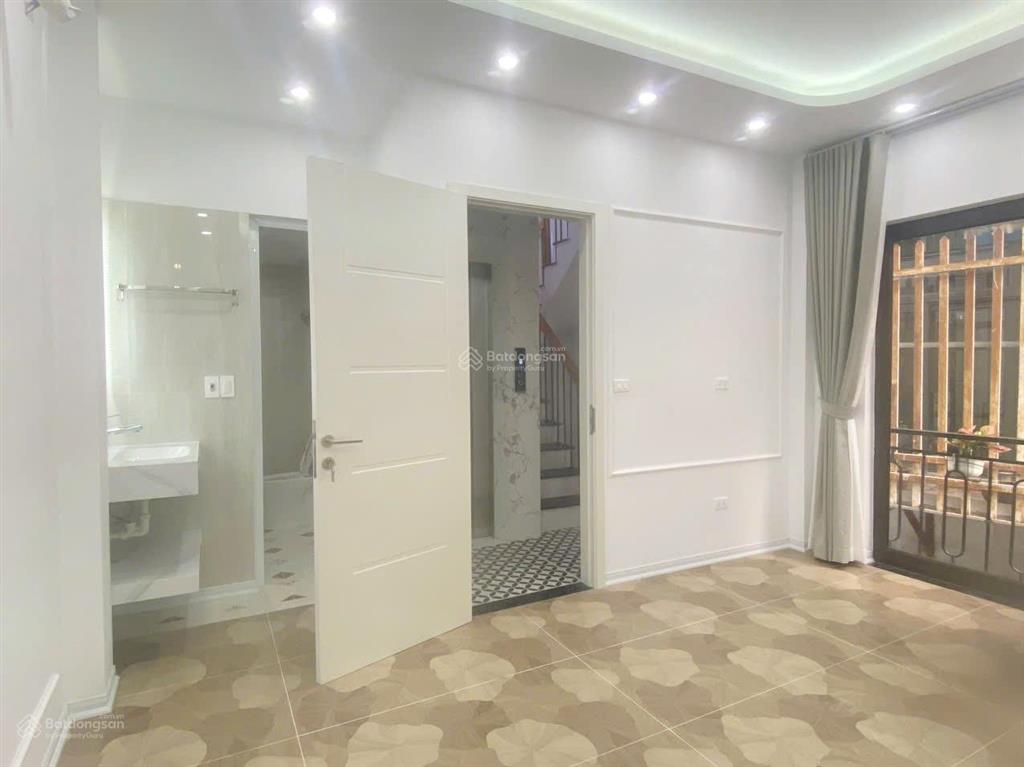 Bán nhà đê la thành  xã đàn  32m2  6 tầng  thang máy