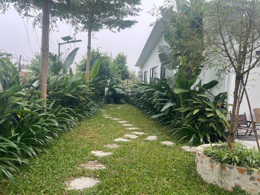 Cần bán gấp villa gần 600m², có bể bơi, sân vườn rộng tại cư yên  lương sơn